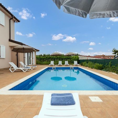Villa Buroli With Pool, Sauna And Jacuzzi Екстериор снимка