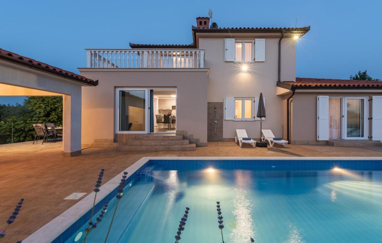 Villa Buroli With Pool, Sauna And Jacuzzi Екстериор снимка