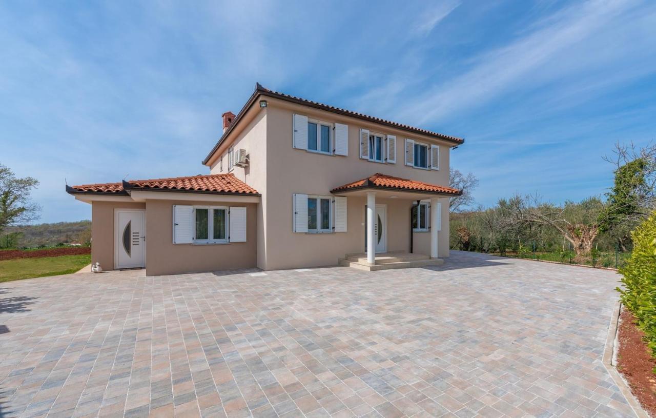 Villa Buroli With Pool, Sauna And Jacuzzi Екстериор снимка