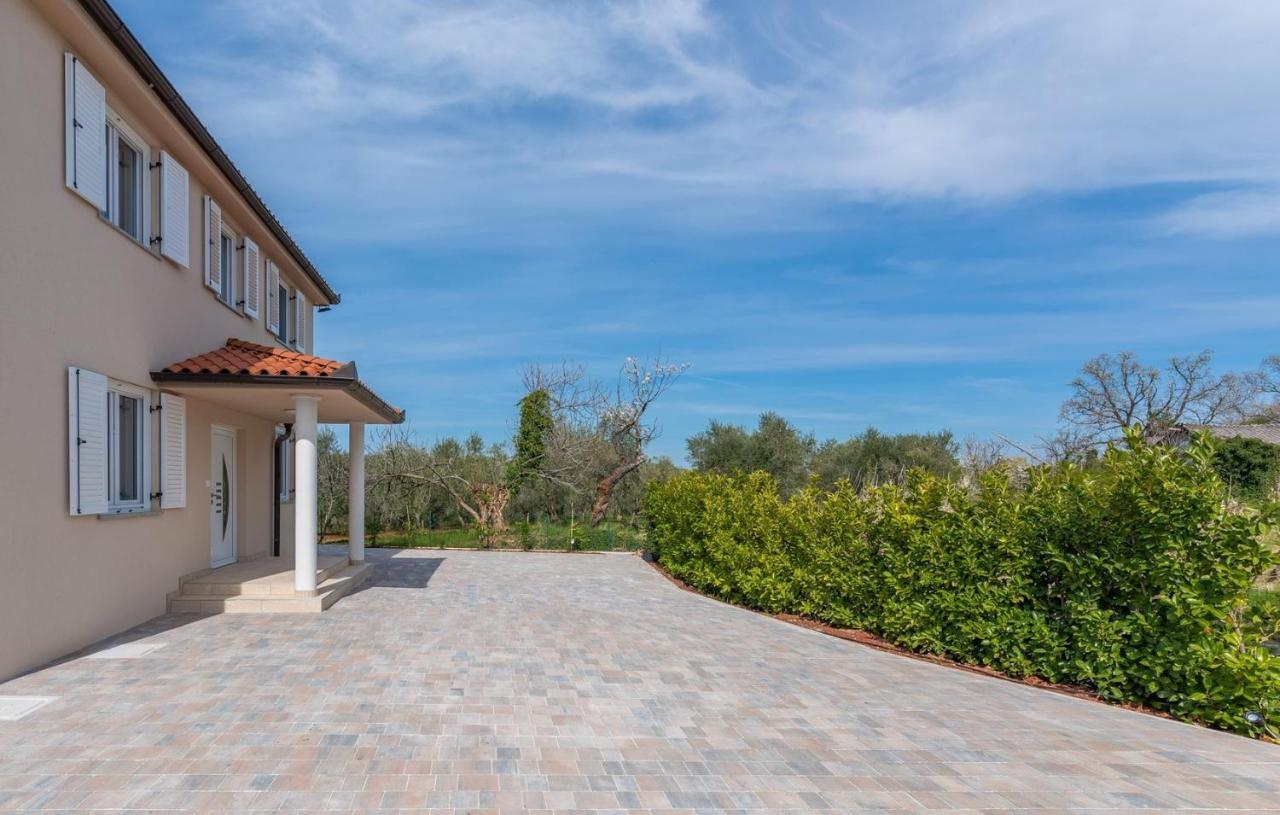 Villa Buroli With Pool, Sauna And Jacuzzi Екстериор снимка