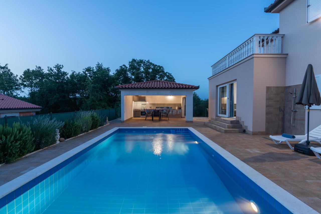 Villa Buroli With Pool, Sauna And Jacuzzi Екстериор снимка