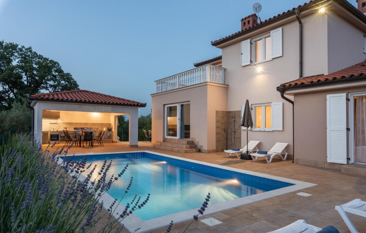 Villa Buroli With Pool, Sauna And Jacuzzi Екстериор снимка