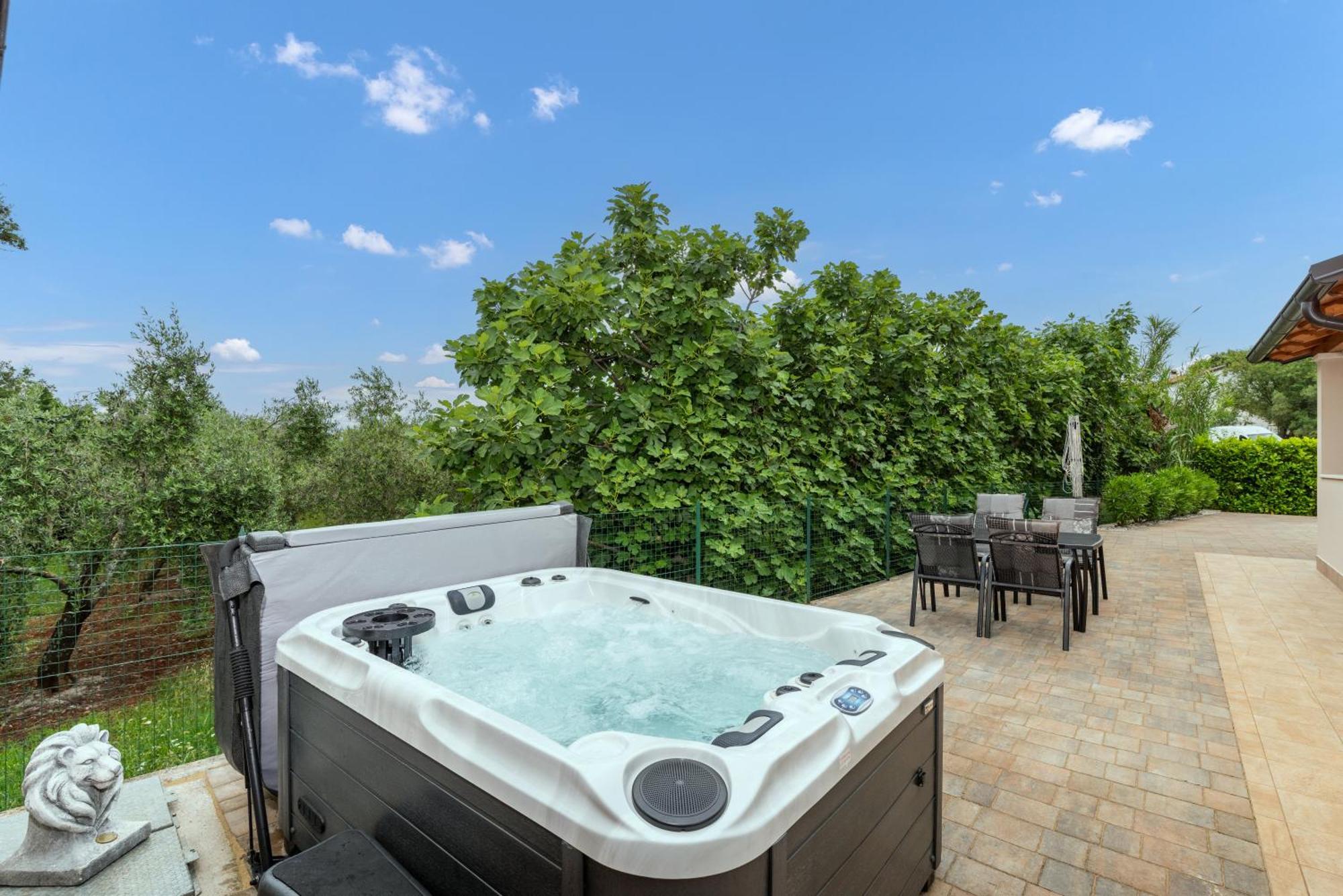 Villa Buroli With Pool, Sauna And Jacuzzi Екстериор снимка