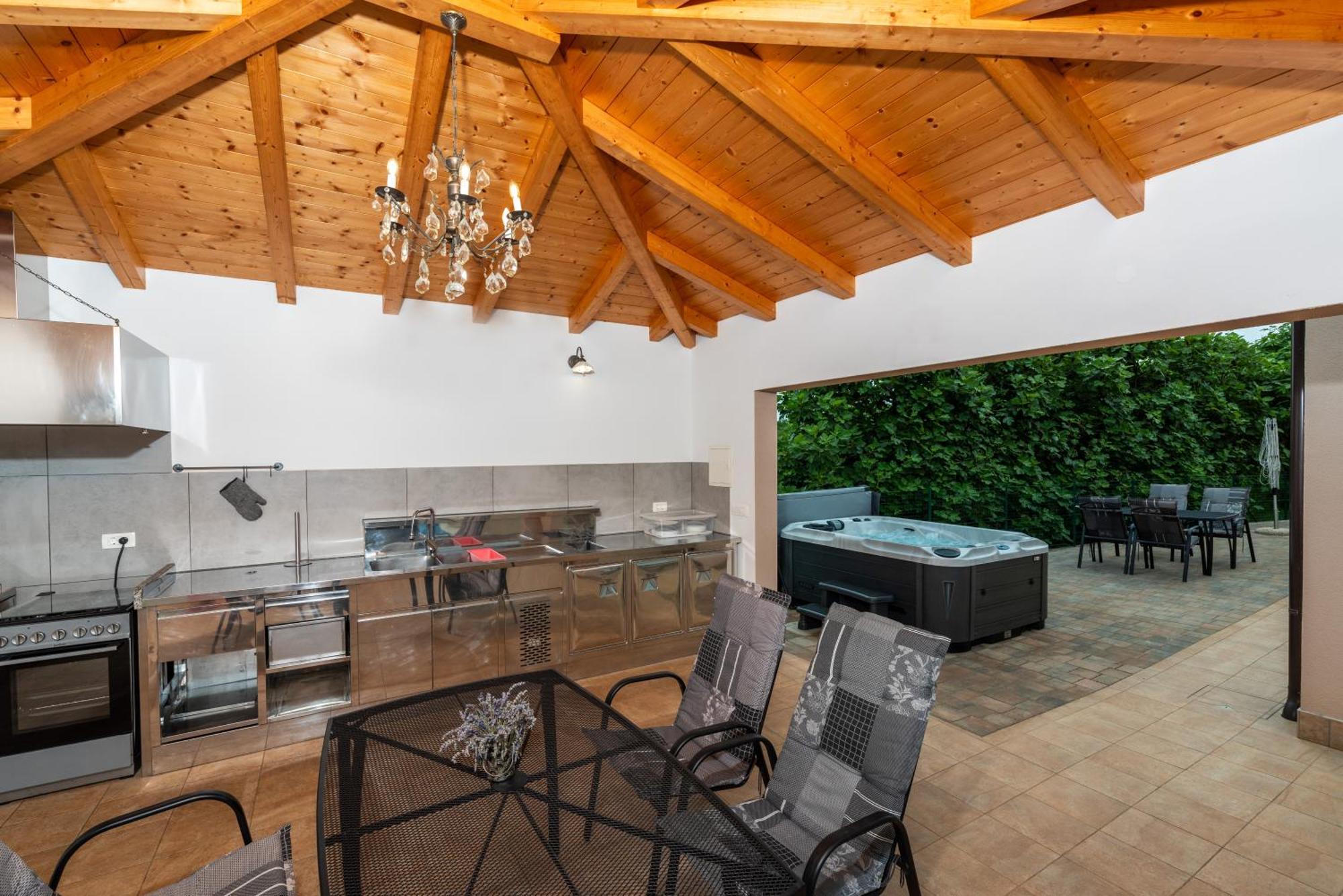 Villa Buroli With Pool, Sauna And Jacuzzi Екстериор снимка